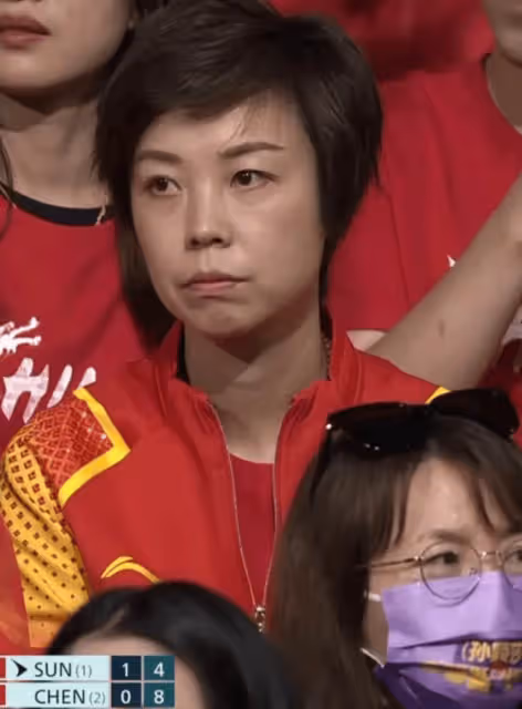 陳夢戰勝孫穎莎奪冠，劉國梁表情引熱議，網友：他應該戴口罩出來