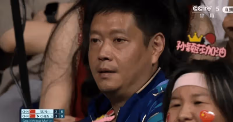 陳夢戰勝孫穎莎奪冠，劉國梁表情引熱議，網友：他應該戴口罩出來