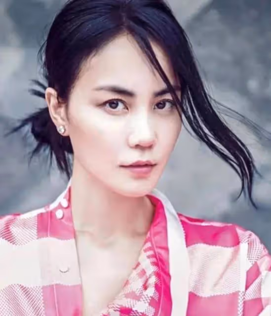 天后王菲離婚兩次,不敢再婚,最放心不下的是57歲依舊單身的親哥