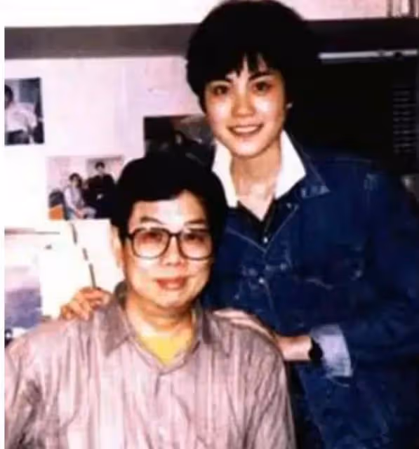 天后王菲離婚兩次,不敢再婚,最放心不下的是57歲依舊單身的親哥