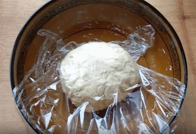 涼拌手擀麵,手工鹼水麵條爽滑勁道,獨家秘制料汁,讓你胃口大開