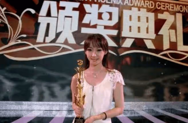 她是康熙後代,一生從不演清宮戲,卻願為劉德華破例一次