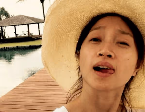 她是最乾淨的女演員,15年來一直沒有紅,可她的丈夫卻是大紅大紫