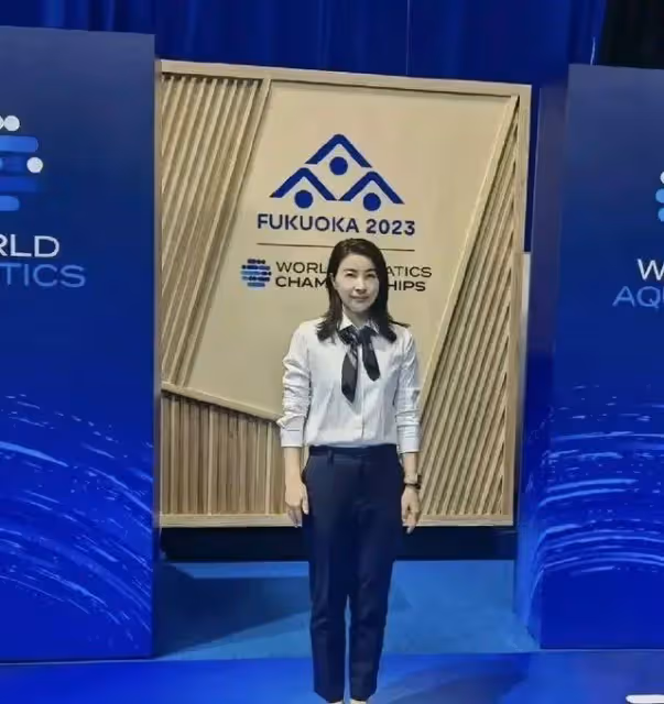 郭晶晶太美了，雖然穿搭樸素簡約，卻依舊是「全場焦點」~