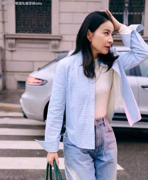郭晶晶太美了,雖然穿搭樸素簡約,卻依舊是「全場焦點」~