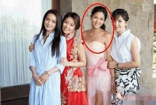 林心如40歲親妹妹「近照大公開」,長成這樣,難怪林心如至今不願公開她,太心疼了!