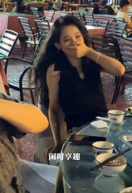 汪峰女友森林北曬日常生活vlog,下班後與朋友聚餐開心放鬆