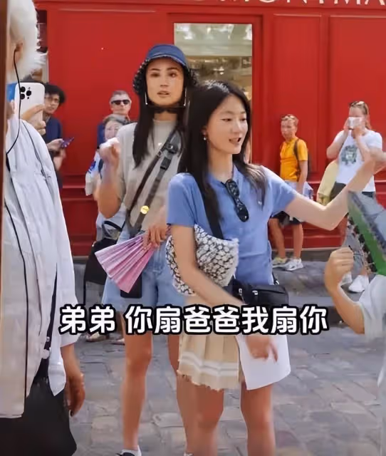 李小鵬全家巴黎街頭行,地攤藝術體驗超接地氣,奧莉高瘦似媽媽