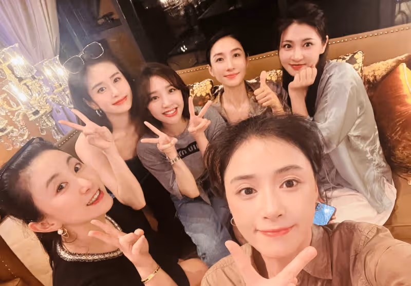 穎兒曬《甄嬛傳》姐妹合照,調侃:這次不用擔心被賜一丈紅