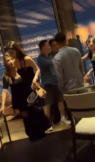 汪小菲攜妻現身廣州聚餐,Mandy典雅大方,夫妻感情甜蜜如初