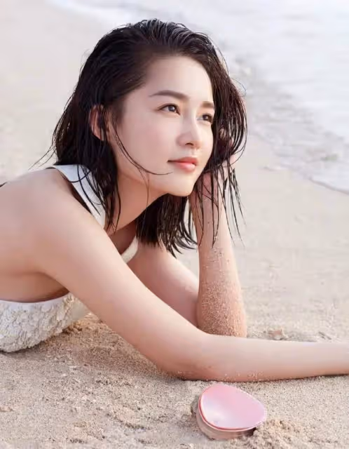 李沁的身材有多撩?看她蹲在沙灘上的樣子,網友:太美了!