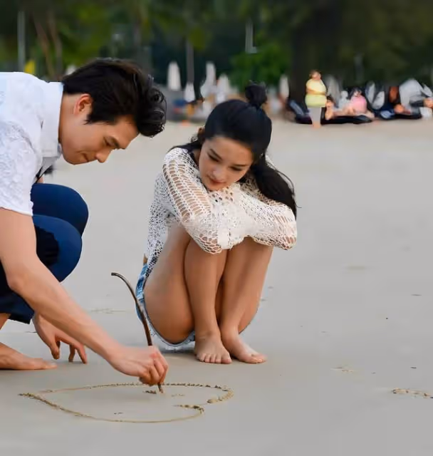 李沁的身材有多撩?看她蹲在沙灘上的樣子,網友:太美了!