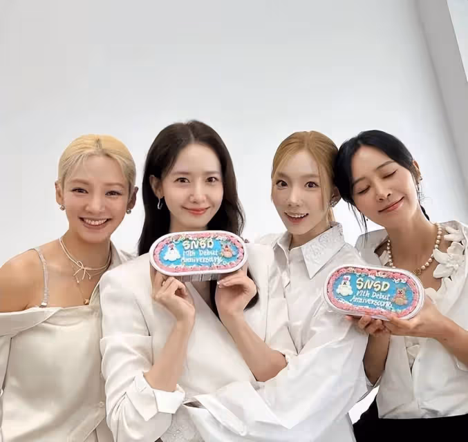 少女時代出道17周年:合照清純靚麗,歲月仿佛繞道而行