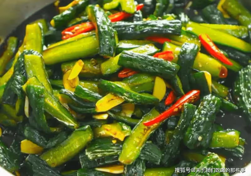 腌黃瓜,別只會用鹽殺水,教您秘製做法,酸辣脆嫩,做一次吃一周