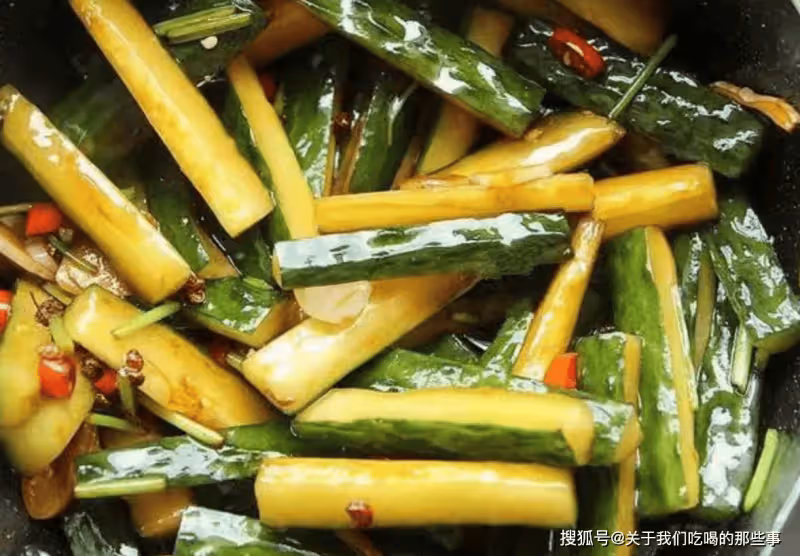 腌黃瓜,別只會用鹽殺水,教您秘製做法,酸辣脆嫩,做一次吃一周