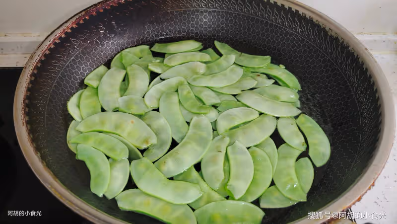 夏天必須吃這菜,沒有為什麼!和牛肉大火炒一盤,一口飯都停不下來、越吃越香