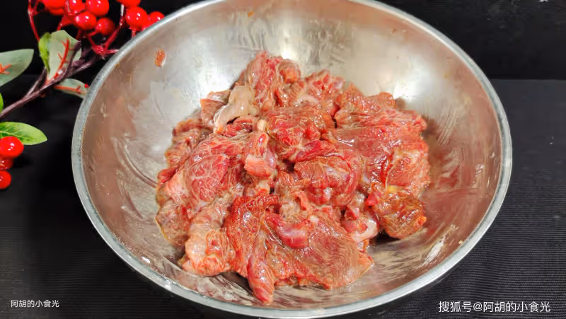 夏天必須吃這菜,沒有為什麼!和牛肉大火炒一盤,一口飯都停不下來、越吃越香