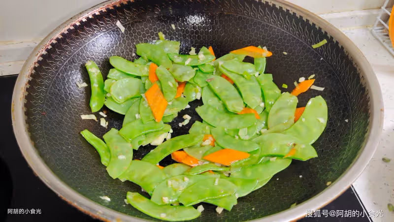 夏天必須吃這菜,沒有為什麼!和牛肉大火炒一盤,一口飯都停不下來、越吃越香