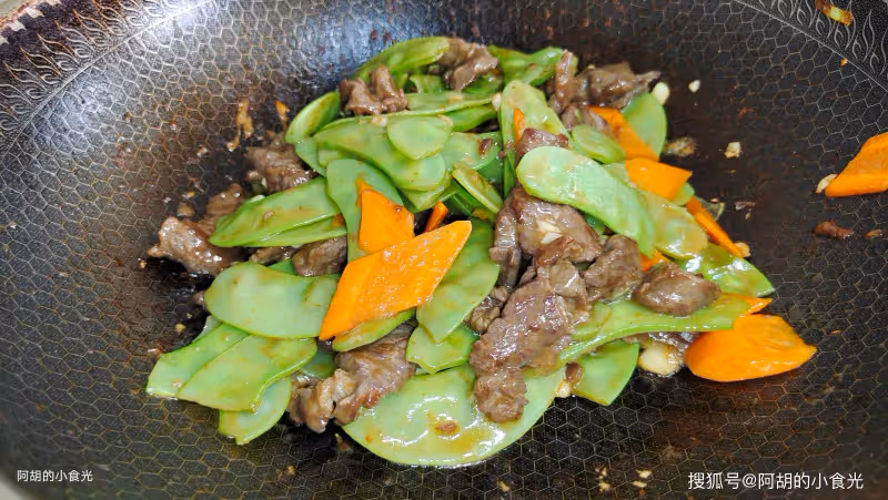 夏天必須吃這菜,沒有為什麼!和牛肉大火炒一盤,一口飯都停不下來、越吃越香