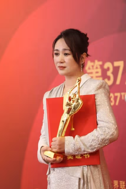 馬麗談獲百花獎最佳女主角獎激動哭了:整個人懵了,沒想到會是我