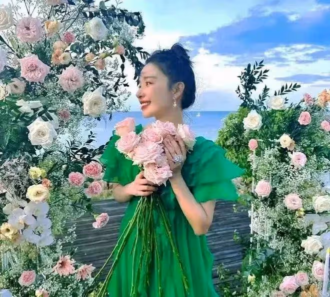 36歲闞清子發福否認懷孕!神似郭碧婷昔日她性感火辣