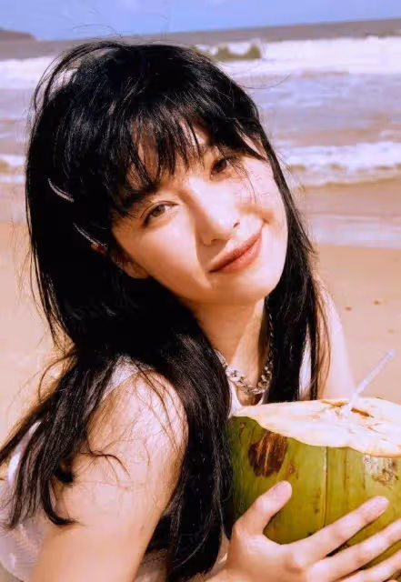 36歲闞清子發福否認懷孕!神似郭碧婷昔日她性感火辣