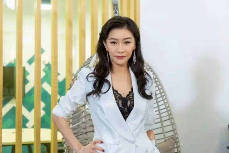 至今單身!前TVB性感女星跟《西遊記2》男星同框!再續未了緣!