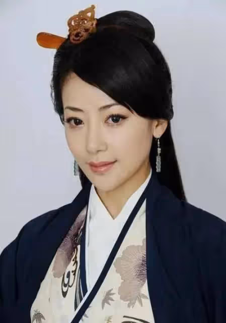她深陷「艷照門」,被男友閨蜜同時背叛,這次終於重新翻紅,還會相信愛情嗎?