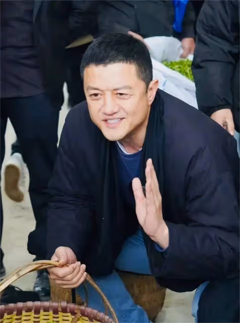 「軟飯男」李亞鵬:拋棄周迅,迷倒王菲,屢次創業,最後一無所有