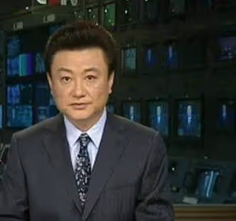 央視這兩人竟是夫妻!「最嚴肅國臉」娶童趣「金龜子」,不般配卻恩愛36年