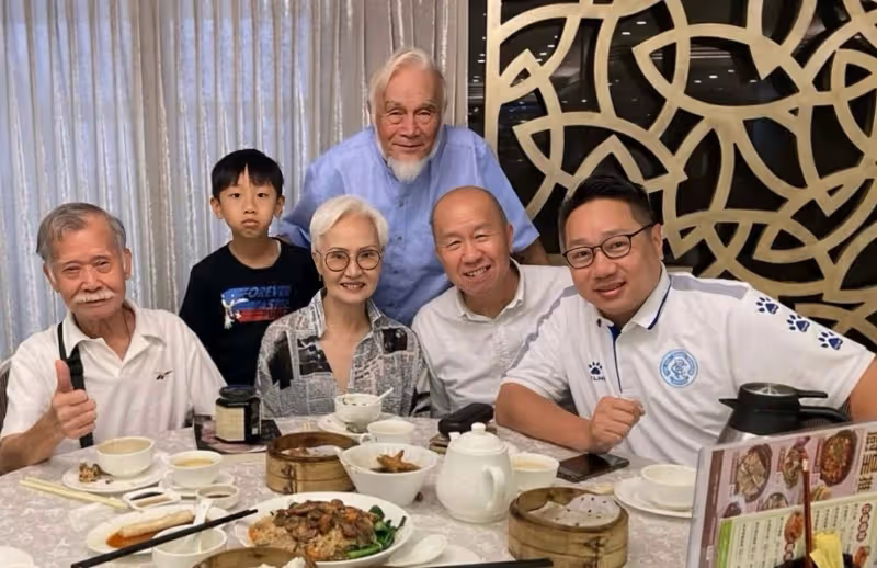 TVB老戲骨退休養病罕露面,耳朵失聰頭髮全白,與老公結婚超50年