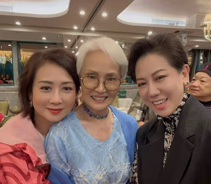 TVB老戲骨退休養病罕露面,耳朵失聰頭髮全白,與老公結婚超50年