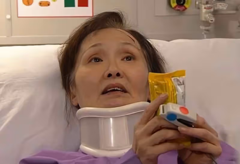 TVB老戲骨退休養病罕露面,耳朵失聰頭髮全白,與老公結婚超50年