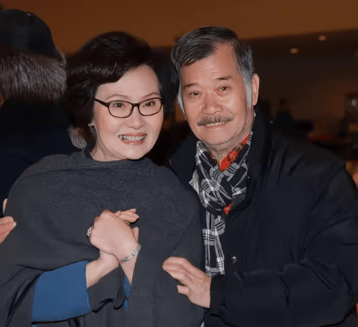 TVB老戲骨退休養病罕露面,耳朵失聰頭髮全白,與老公結婚超50年