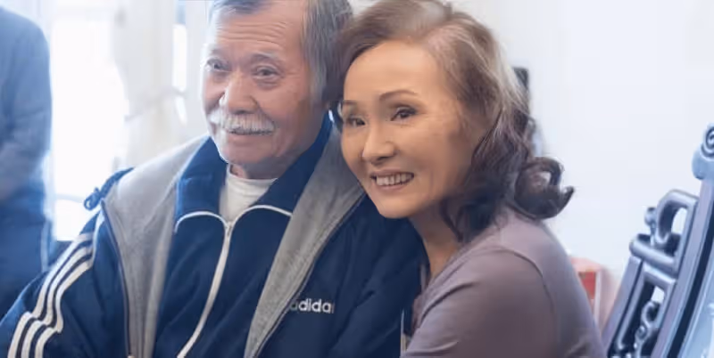 TVB老戲骨退休養病罕露面,耳朵失聰頭髮全白,與老公結婚超50年