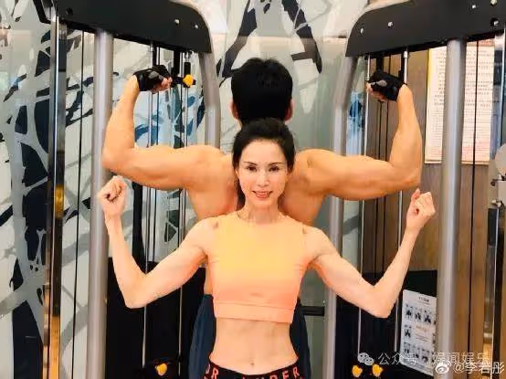 57歲李若彤私照曝光:「不輸少女」的身材背後,是怎麼做到的?