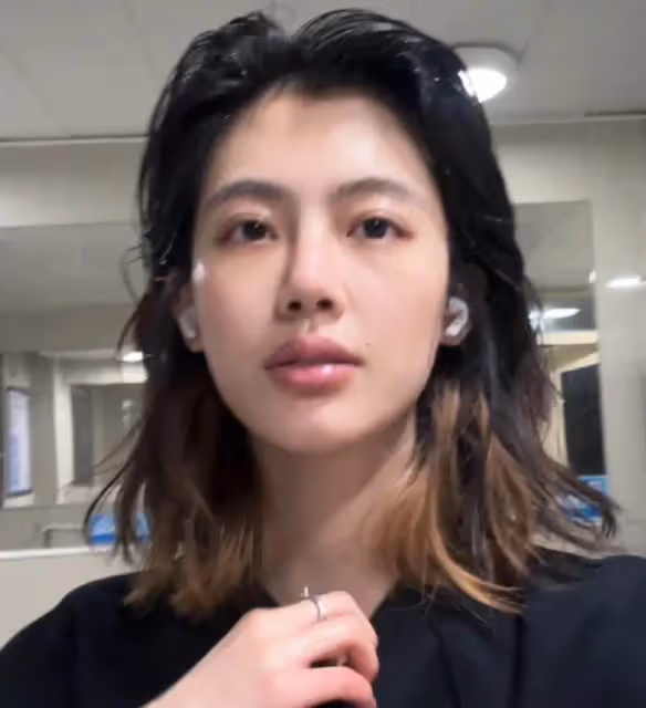 女兒翻出媽媽20年前老照片，驚嘆「乍一看還以為是我自己」，見本尊照後大家懂了