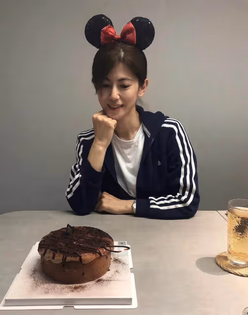 女兒翻出媽媽20年前老照片，驚嘆「乍一看還以為是我自己」，見本尊照後大家懂了