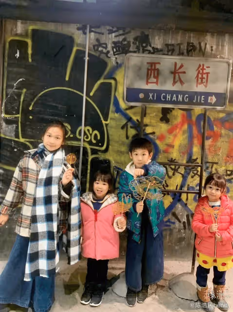 港星陳浩民妻子西班牙度假曬美照！穿比基尼秀身材，卻被批胸下垂