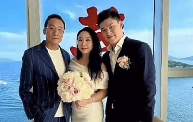 恭喜!知名港星梁家輝大女兒曬照宣布懷孕,上圍變豐滿臨盆在即