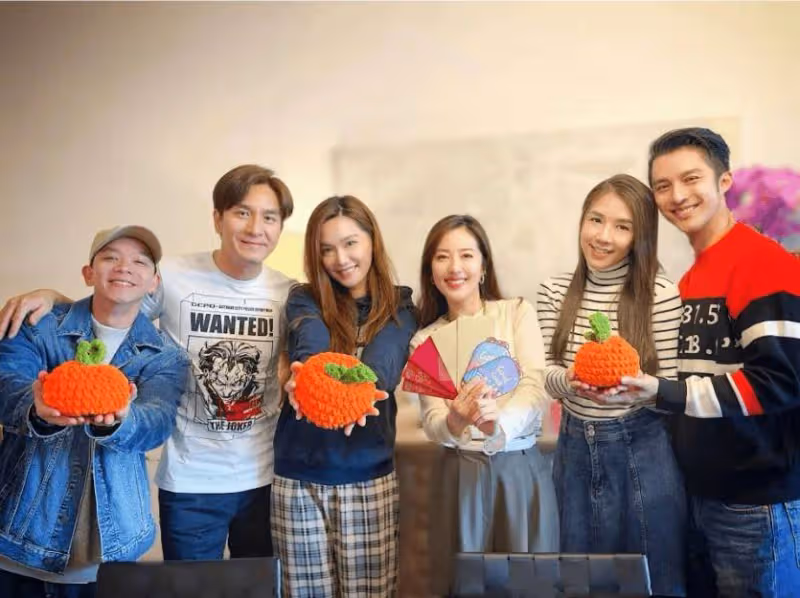 頻傳不和!前TVB花旦與視帝同場零交流?急曬頭貼頭合照闢謠:聊了一晚