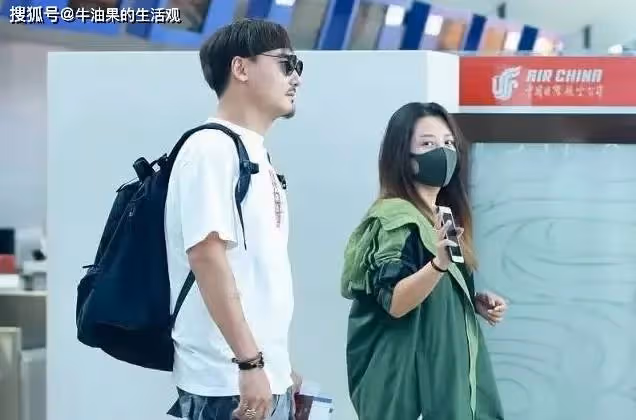 何潔一家七口出遊,與婆婆關係疏遠,再婚家庭關係複雜引熱議