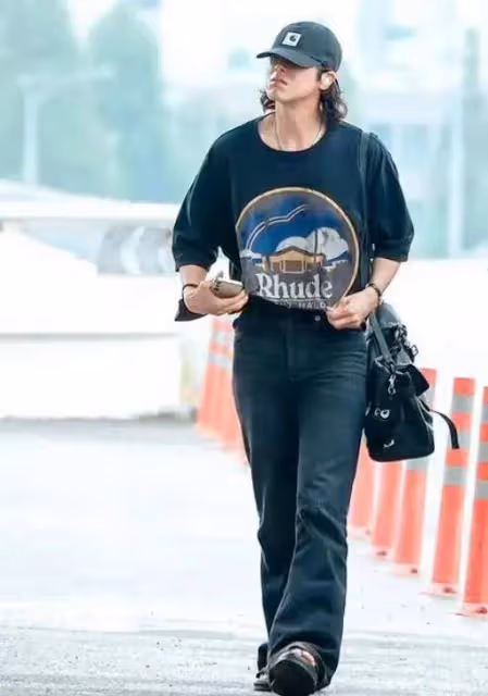 東方神起現身機場,沈昌珉人夫感很重看著顯油膩,鄭允浩髮型拉胯
