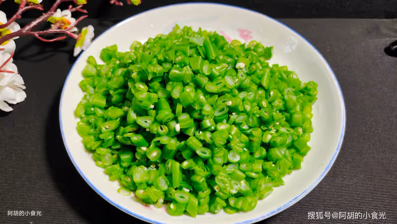 8月可以不吃肉,遇到這素菜使勁吃!蒸包子沒肉一樣香,滿嘴鮮嫩、還不膩
