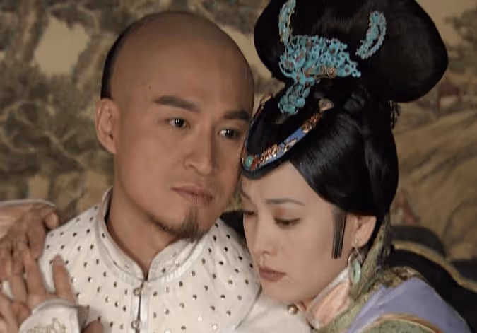 震驚！又一影帝塌房？十年婚姻毀於家暴，三個孩子都不認他！