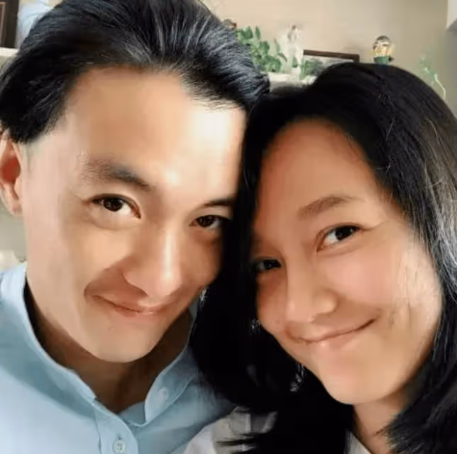 她拋棄周一圍，如今他事業紅火、夫妻恩愛，她卻負債億萬債務、丈夫入獄