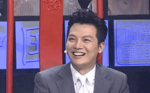 他是央視「最大的驕傲」：娶了身家過億的富婆，過了21年卻哭著說好後悔？