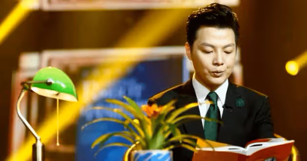 他是央視「最大的驕傲」：娶了身家過億的富婆，過了21年卻哭著說好後悔？