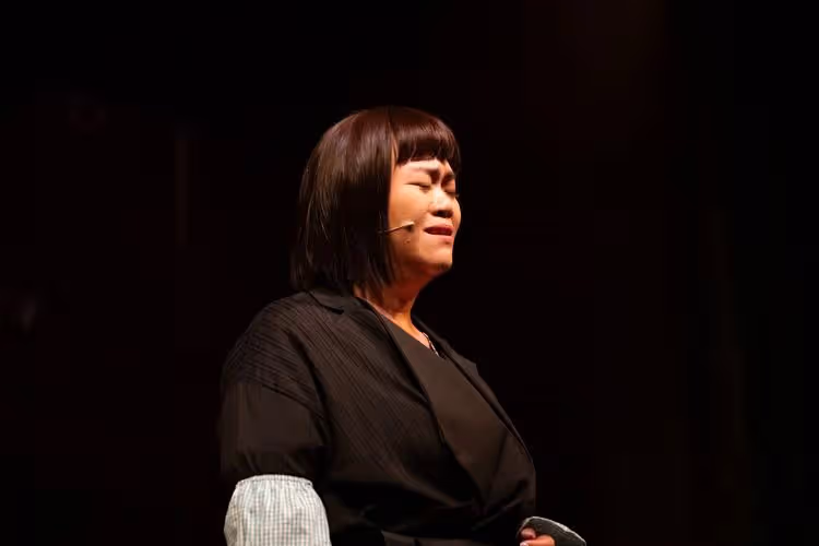 謝幕歌惹金曲歌后吉那淚崩   　溫貞菱、施名帥慌了手腳