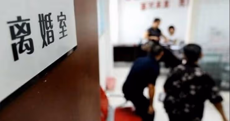 89歲丈夫與84歲妻子手挽手去失婚，積蓄全給阿嬤，阿公叮囑不要讓子女知道令法官心酸：兒女太自私